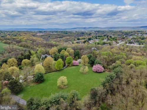 1485 Fairmont Dr, Harrisburg PA  17111 exterior