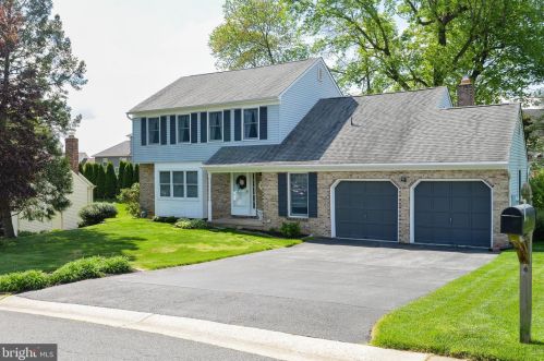 8 Daylilly Ct, Wilmington, DE 19808-1951