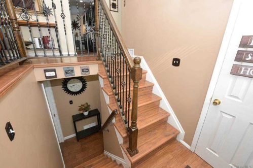 415 Elmwood St, Islip Terrace, NY 11752-2516