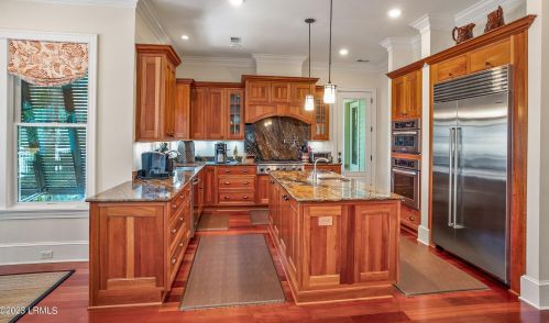 66 Bay Dr, Beaufort SC  29907-1755 exterior
