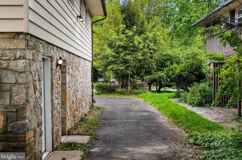 8318 Fairview Rd, Melrose Park PA  19027-2121 exterior