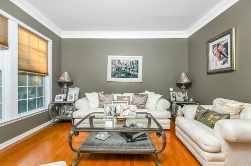 19 Pinehurst Dr, Mount Sinai NY  11766-3421 exterior