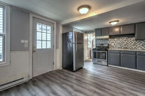 114 New Haven Ave, Derby CT 06418-2161 exterior