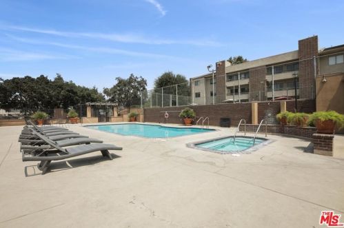 424 Oak St, Glendale CA  91204-1286 exterior