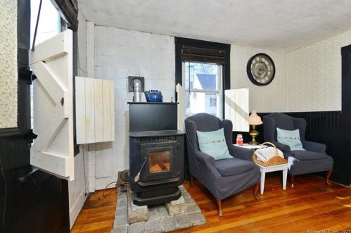 7 Dewey St, Putnam CT  06260-1352 exterior