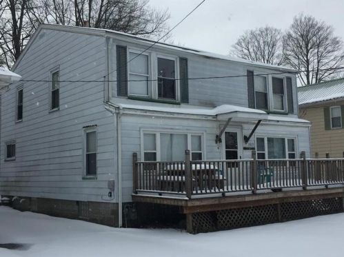 11825 Lakeview Dr, Geneva, PA 16316-3718