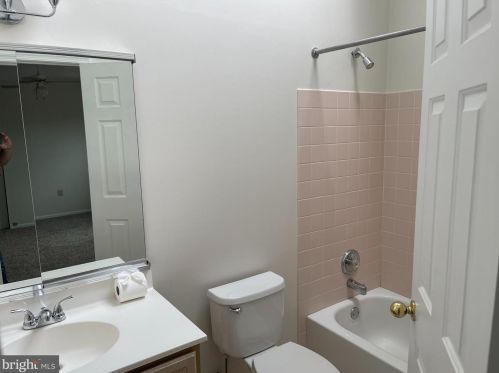 32 Windward Ct, Collegeville PA  19426-2869 exterior