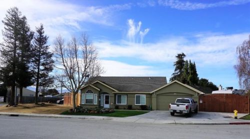 140 Amber Ct, Hollister, CA 95023-3063