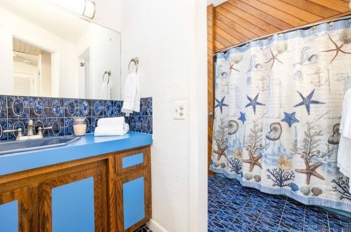 80 Mount Sumner Dr, Manchester CT  06043-7248 exterior