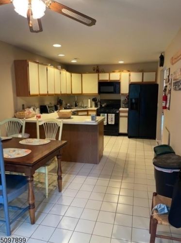 9 Bolds Ln, West Paterson, NJ 07424-2950