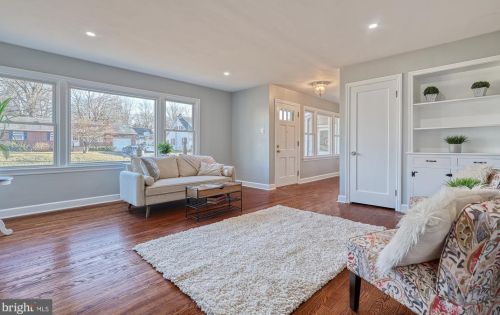 185 Hanover St, Spring Grove PA  17362-1103 exterior