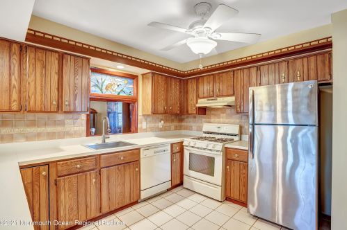 61 Venice Dr, Bricktown NJ  08723-6976 exterior