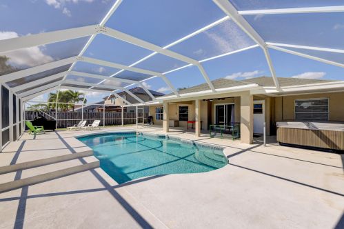 402 Jeanne Ave, Fort Pierce, FL 34953-3103