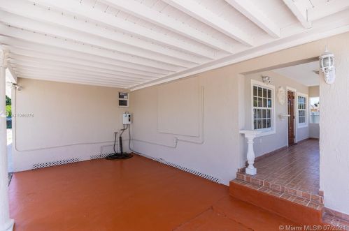 2259 5th Ave, Hialeah FL  33010-2104 exterior