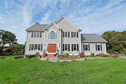 134 Chelsea Dr, Seekonk, MA 02771-4925