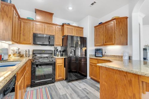 3010 La Vina Cir, Los Banos CA  93635-9497 exterior