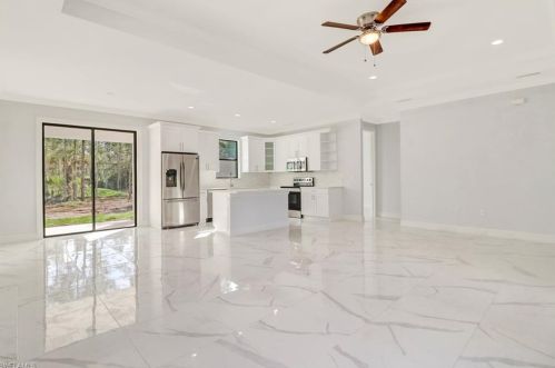 2565 60 Ave, Naples FL 34120-2684 exterior