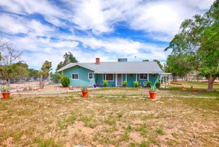 40502 18th St, Palmdale, CA 93551-2219