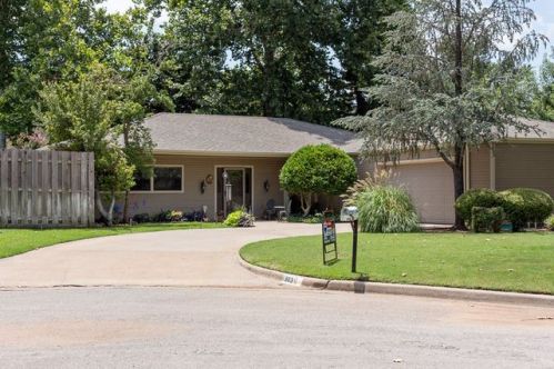 1303 Quail Creek Cir, Lawton, OK 73507-2330