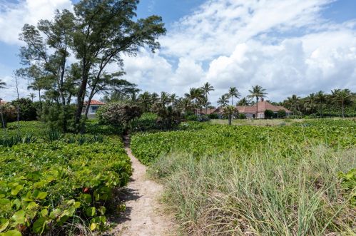 206 Caribbean Rd, Palm Beach FL  33480-3014 exterior