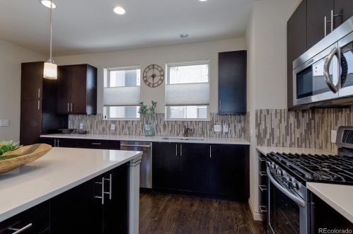 1311 Jackson St, Denver CO 80205-5052 exterior