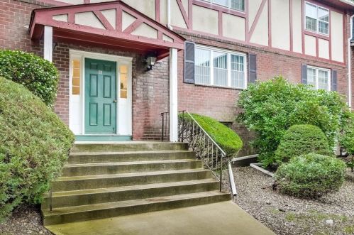 11 Essex Ln, Airmont, NY 10901-7430
