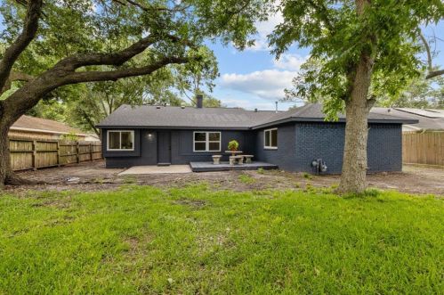 5006 Rockland Dr, Pearland, TX 77584-1213