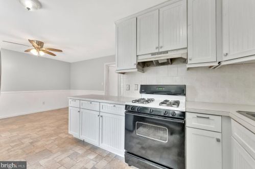 176 Canterbury Ct, East Windsor NJ  08520-5536 exterior