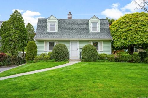 25 Miller Ter, White Plains, NY 10607-1507