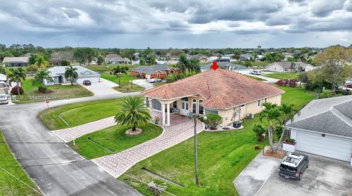 160 Saratoga Ave, Fort Pierce FL  34953-5974 exterior