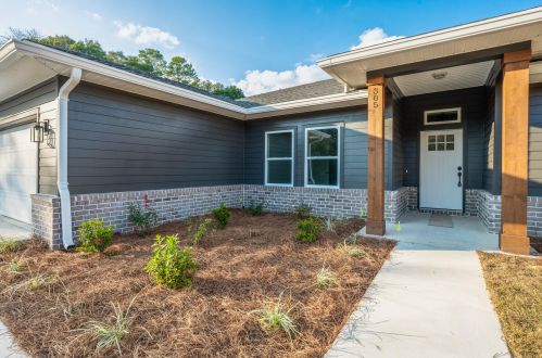 305 Willow Ave, Freeport, FL 32439-6794
