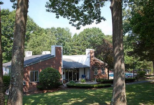 1 Beacon Dr, Palmer MA  01069-1162 exterior