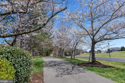 18285 Mullfield Village Ter, Leesburg VA  20176-7466 exterior