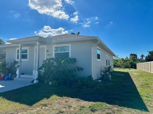 5327 Georgia Ave, Naples, FL 34113-7806