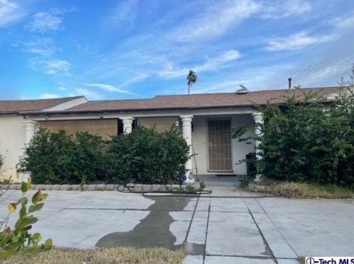 8058 Troost Ave, North Hollywood, CA 91605-1624