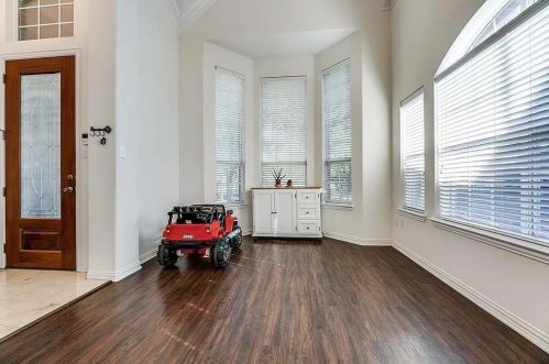 8519 Rugby Dr, Irving TX  75063-9385 exterior