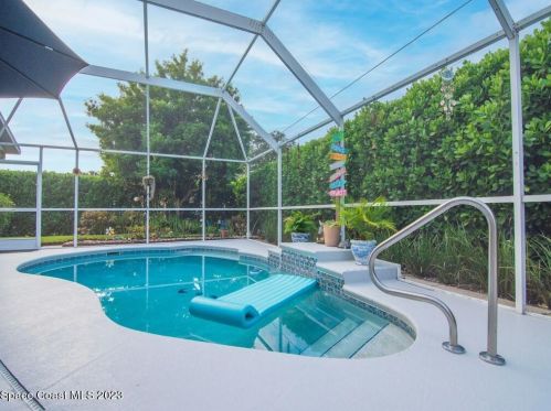 950 George St, Sebastian, FL 32958-4916