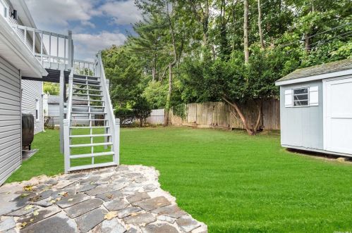 676 Mason St, Westbury NY  11590-4463 exterior