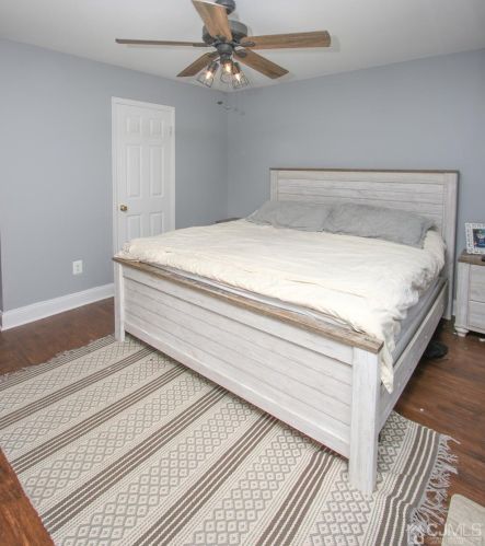 42 Front Ct, Old Bridge NJ  08857-1943 exterior