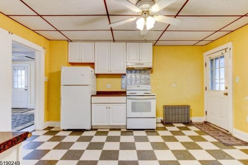 4 Jefferson St, Fredon NJ  07860-2028 exterior