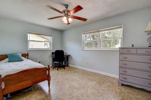 2579 60th Ave, Saint Petersburg FL  33712-5219 exterior