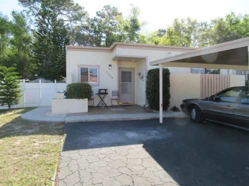 2208 Oak Wind Dr, Tarpon Springs, FL 34691-3783