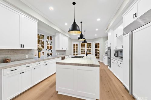 7 Cheshire Ct, Newport Beach CA  exterior