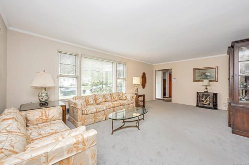 87 Daisy Farms Dr, New Rochelle NY  10804-1036 exterior