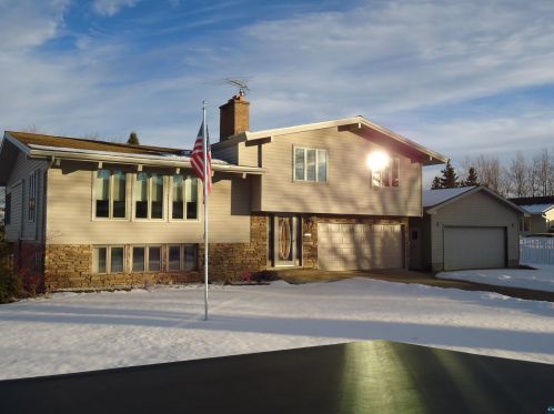 3512 Outer Dr, Hibbing, MN 55746-2661