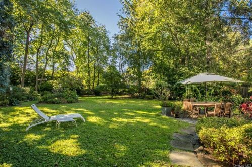 582 King St, Chappaqua, NY 10514-3537