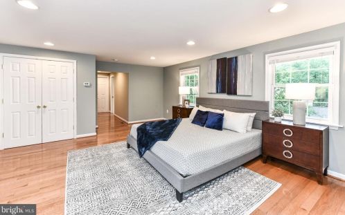 3027 Crane Dr, Falls Church VA  22042-3004 exterior