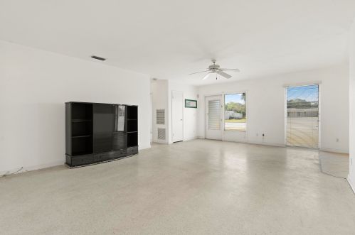 213 Prima Vista Blvd, Fort Pierce FL  34983-8461 exterior