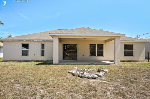 742 Bayard Ave, Fort Pierce, FL 34983-1069