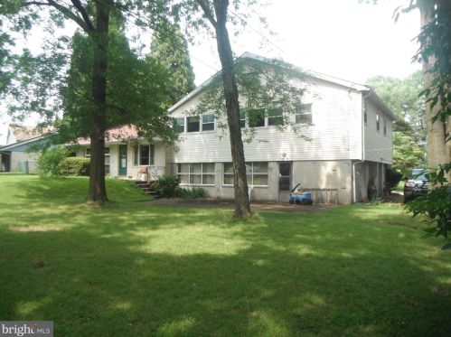 7918 Rolling Green Rd, Cheltenham, PA 19012-1710